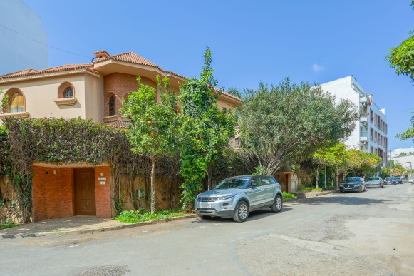 بقعة أرضية للبيع / شارع الأبطال / الدار البيضاء