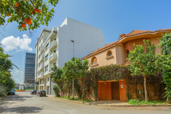 بقعة أرضية للبيع / شارع الأبطال / الدار البيضاء