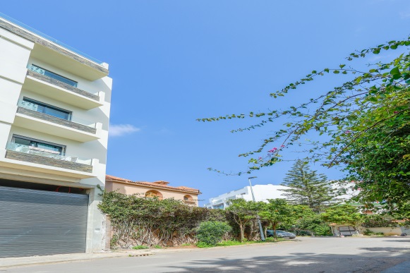 بقعة أرضية للبيع / شارع الأبطال / الدار البيضاء