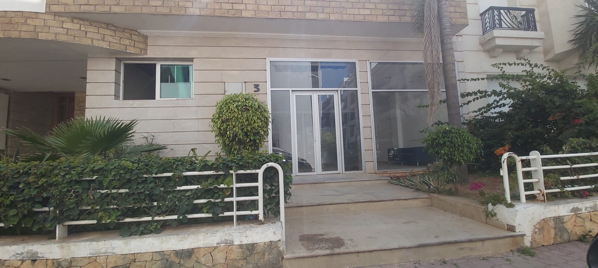 vue extérieure d'un local pour commerce proche du boulevard Moulay Youssef de 224m²