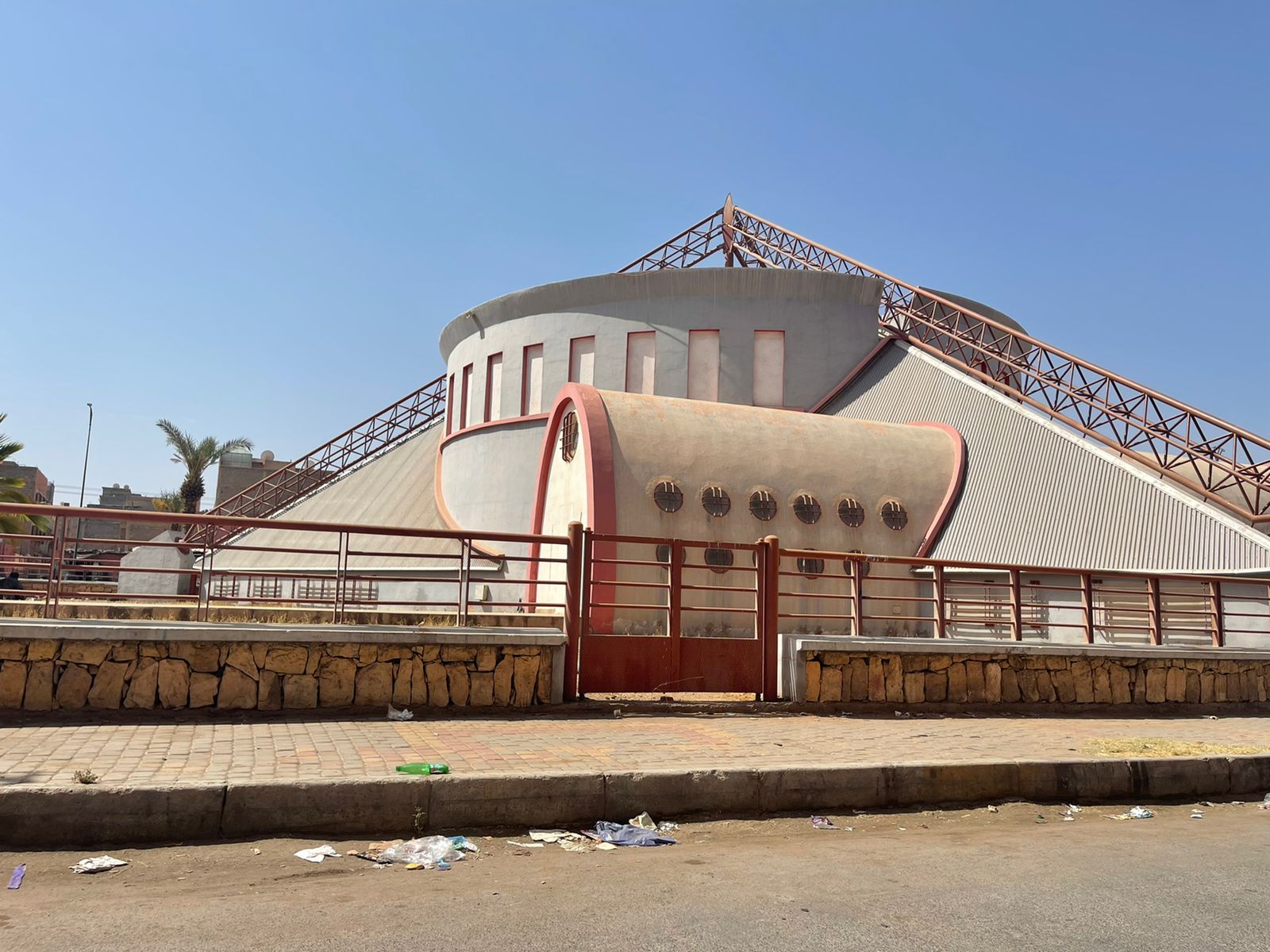 Show-room aménagé sur la route d'Agadir/Marrakech de 837m² au quartier Massira 3