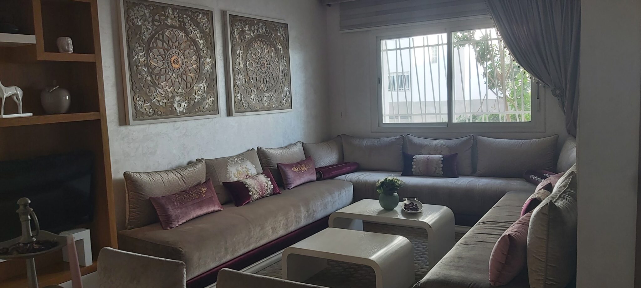 salon d'une appartement de standing à Casablanca-El Oulfa de 53 m² jusqu’à 80 m²